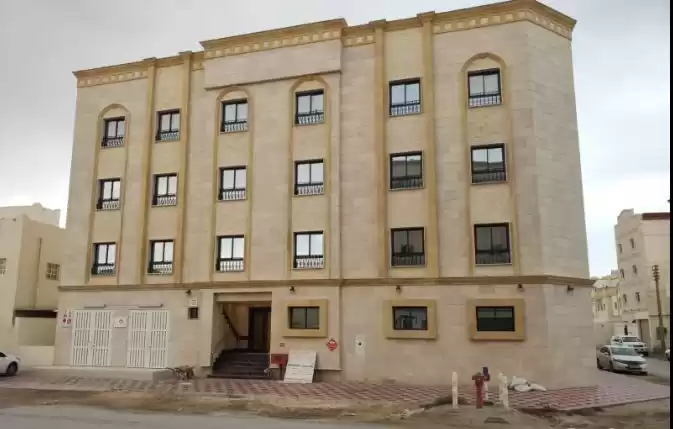 Wohn Klaar eigendom 3 Schlafzimmer U/F Wohnung  zu vermieten in Al Sadd , Doha #16733 - 1  image 