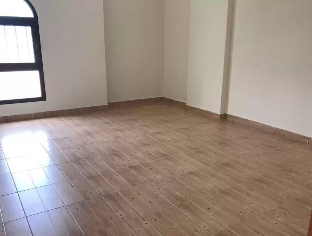 سكني عقار جاهز 3 غرف  غير مفروش شقة  للإيجار في السد , الدوحة #16740 - 1  صورة 