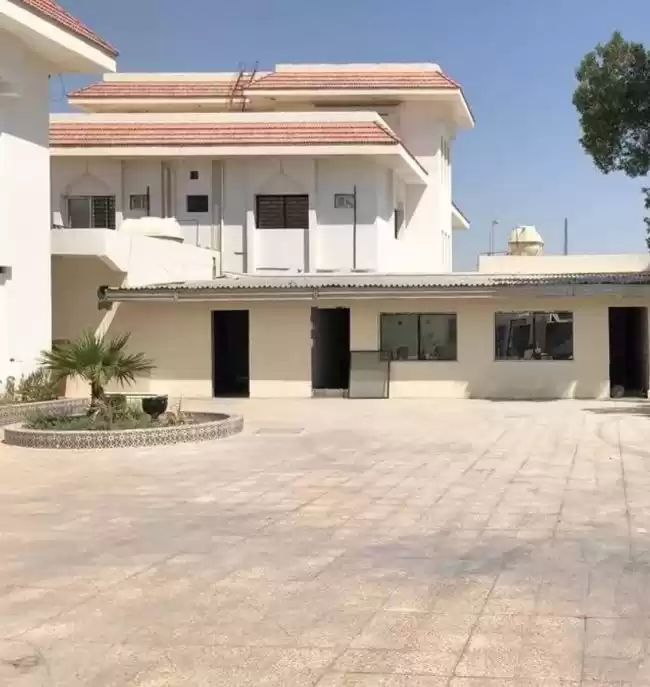 yerleşim Hazır Mülk 7+ Yatak Odası U/F Müstakil Villa  satılık içinde Al Sadd , Doha #16751 - 1  image 