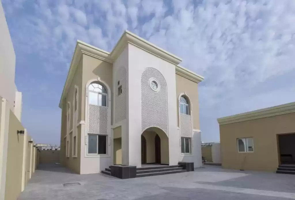 Residential Ready Property 7+ Bedrooms U/F Standalone Villa  for sale in Al Sadd , Doha #16754 - 1  image 