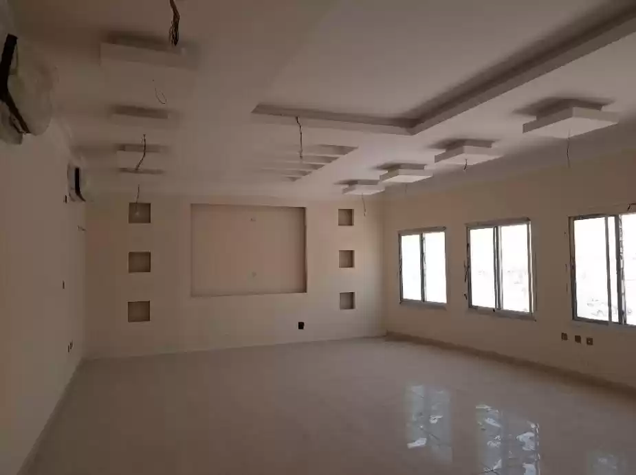 Residencial Listo Propiedad 7 habitaciones U / F Villa Standerlone  venta en Doha #16767 - 1  image 