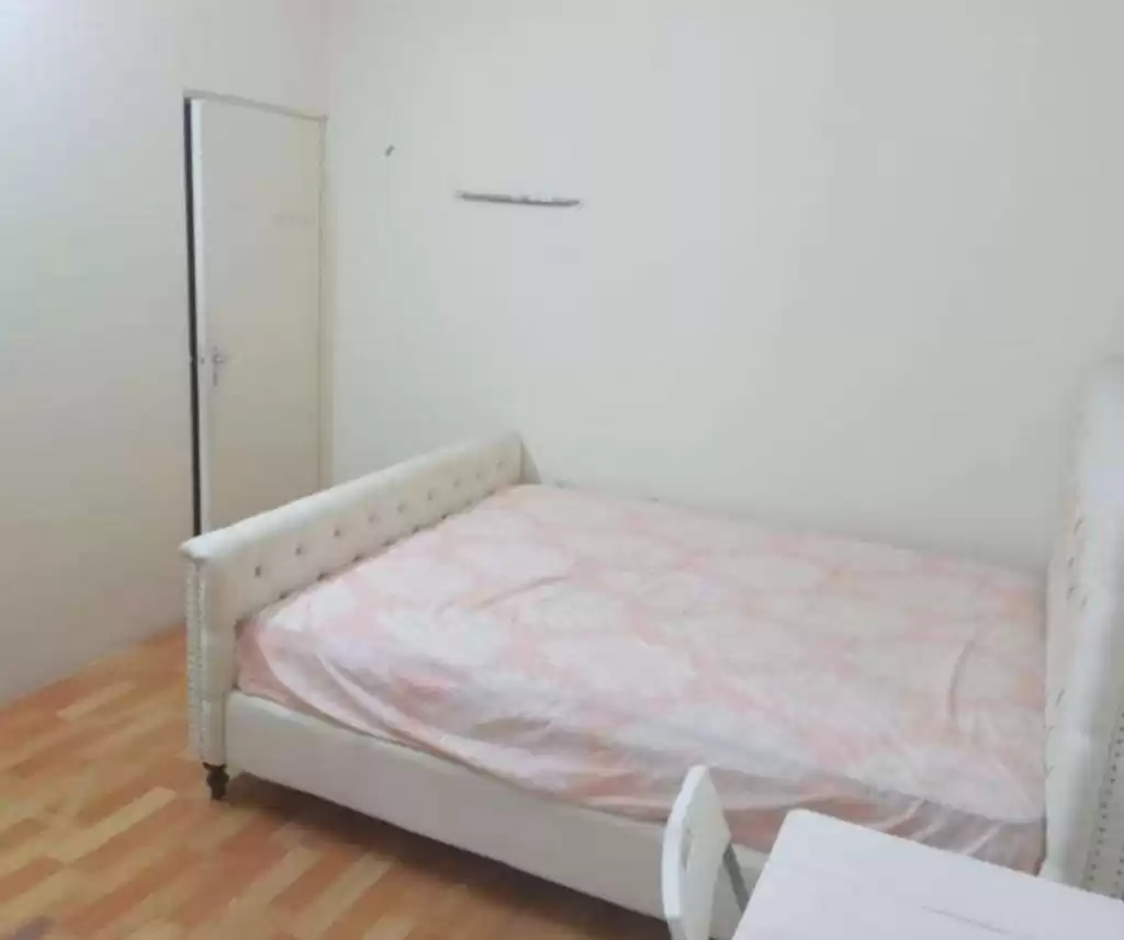 yerleşim Hazır Mülk 1 yatak odası F/F Apartman  kiralık içinde Al Sadd , Doha #16823 - 1  image 