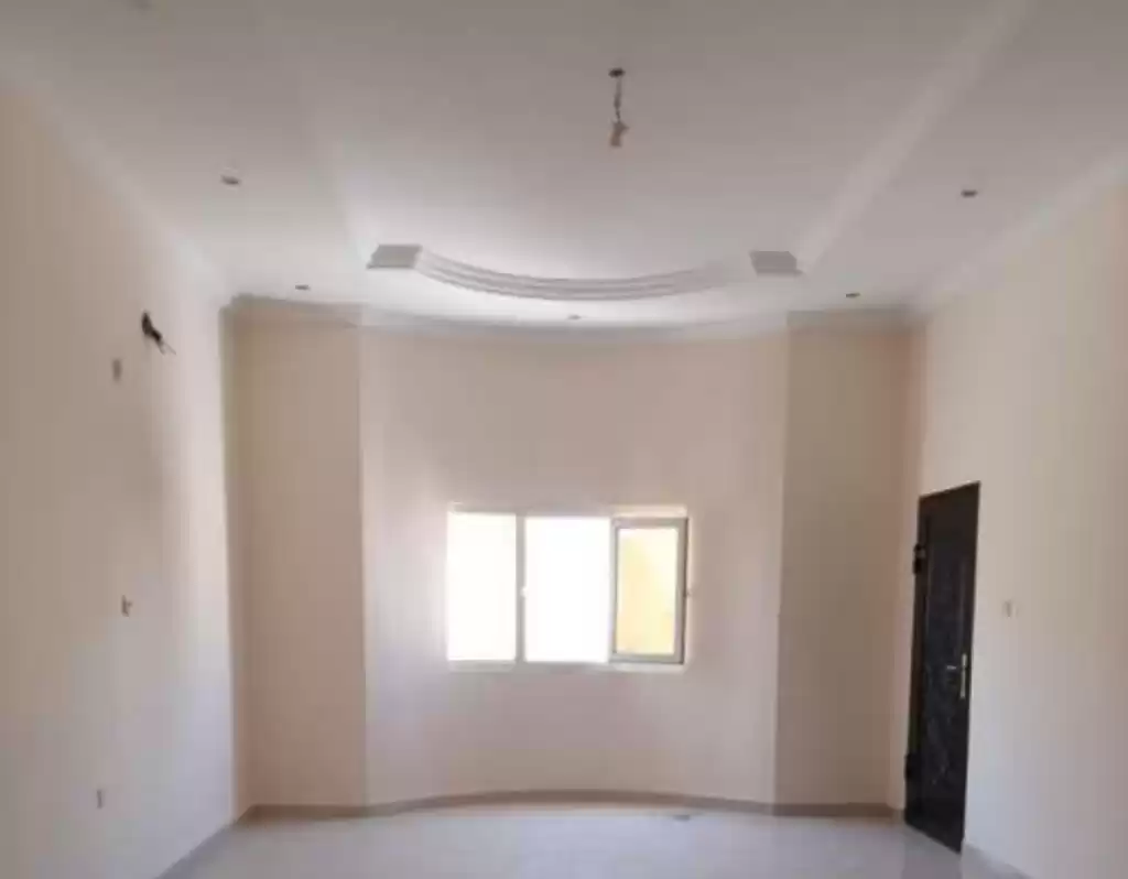 Residential Ready Property 1 Bedroom U/F Apartment  for rent in Doha #16829 - 1  image 