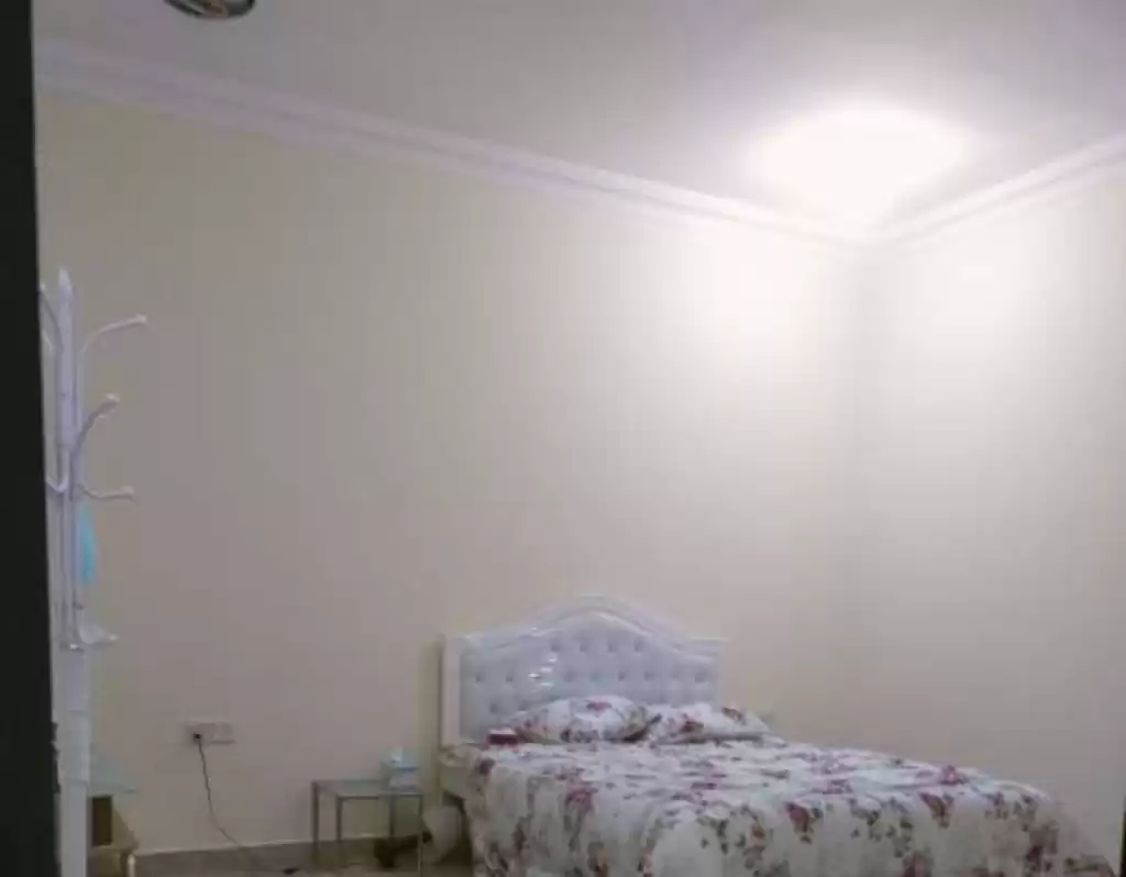Residential Ready Property 1 Bedroom U/F Penthouse  for rent in Al Sadd , Doha #16839 - 1  image 