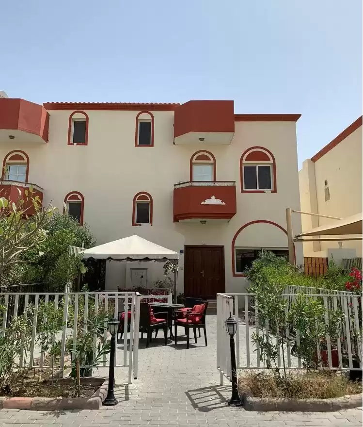 Residential Ready Property 4 Bedrooms U/F Villa in Compound  for sale in Doha #16875 - 1  image 