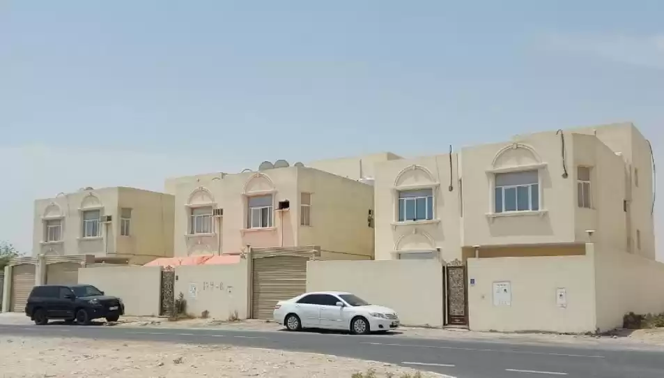 سكني عقار جاهز 5 غرف  غير مفروش فيلا في مجمع  للبيع في السد , الدوحة #16887 - 1  صورة 