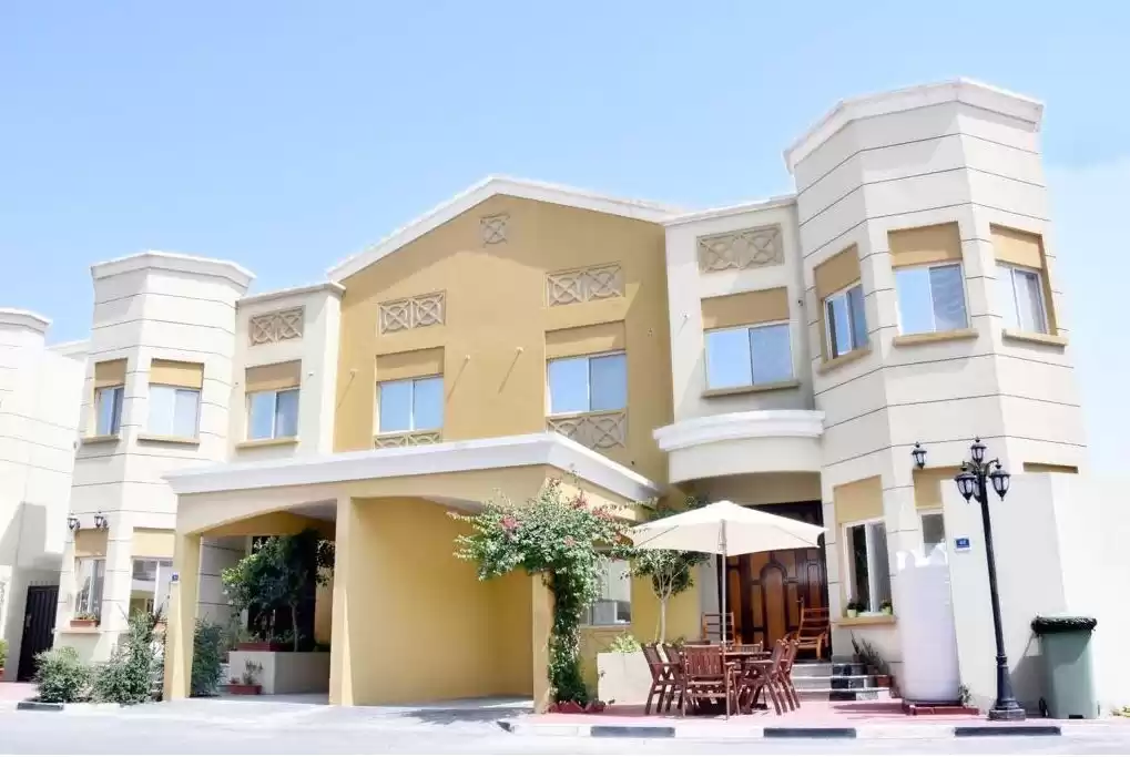 yerleşim Hazır Mülk 4 Yatak Odası U/F Site İçinde Villa  kiralık içinde Al Sadd , Doha #16897 - 1  image 