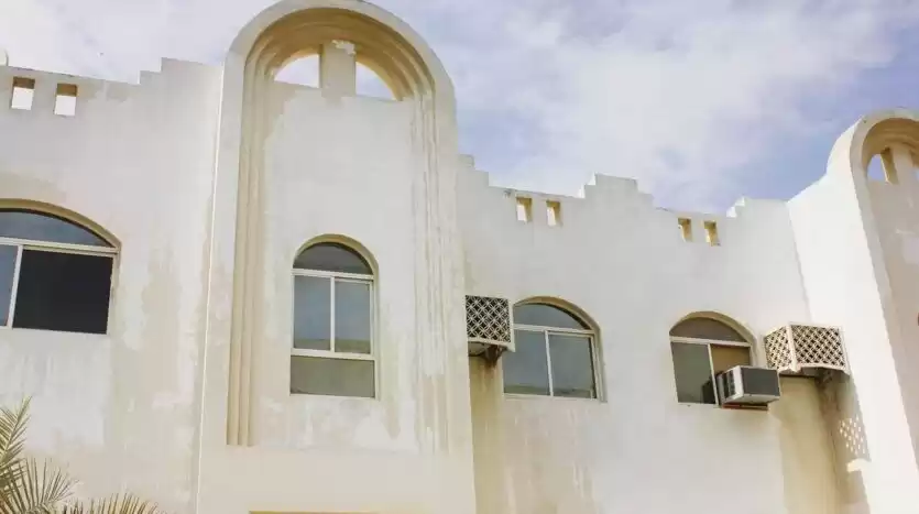 مسکونی املاک آماده 5 اتاق خواب U/F ویلا در مجتمع  برای اجاره که در السد , دوحه #16935 - 1  image 