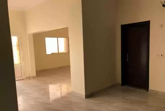 Residencial Listo Propiedad 6 habitaciones U / F Villa en Compound  alquiler en Doha #16943 - 1  image 