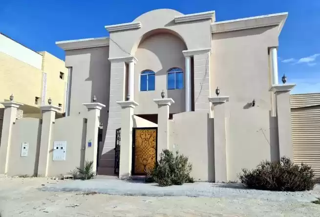 سكني عقار جاهز 2 غرف  غير مفروش فيلا  للإيجار في الدوحة #16952 - 1  صورة 