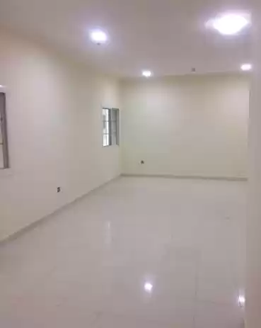 yerleşim Hazır Mülk 2 yatak odası U/F Apartman  kiralık içinde Al Sadd , Doha #16960 - 1  image 