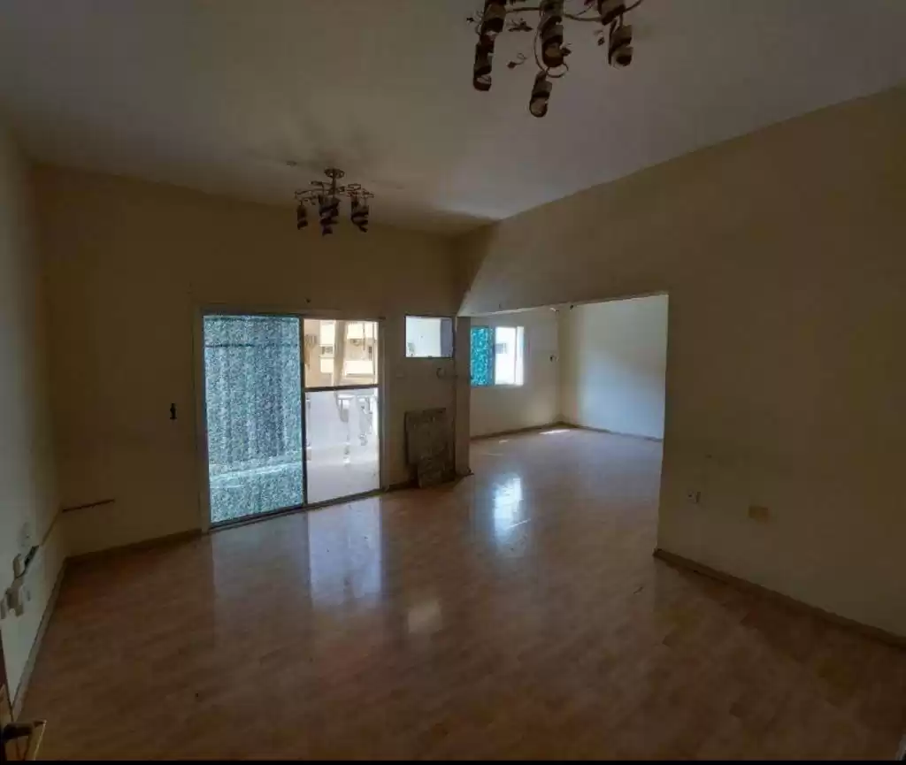 Residential Ready Property 3 Bedrooms U/F Apartment  for rent in Al Sadd , Doha #16977 - 1  image 