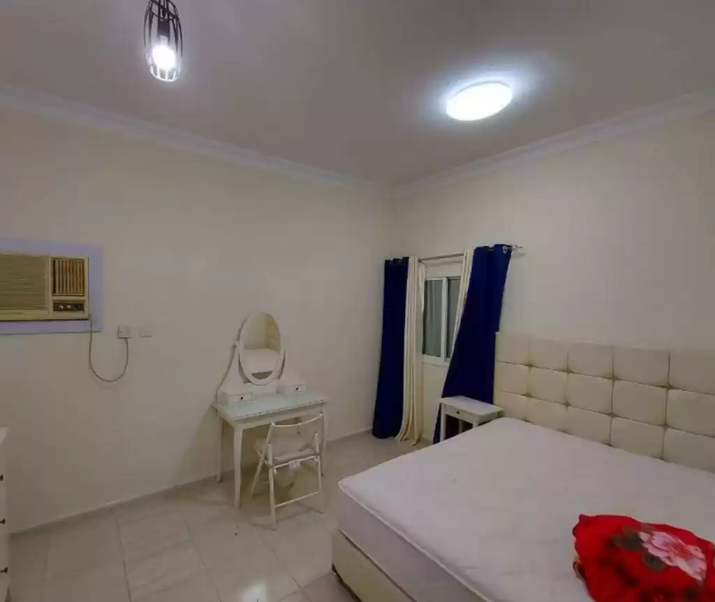 Residential Ready Property 2 Bedrooms U/F Apartment  for rent in Al Sadd , Doha #16984 - 1  image 