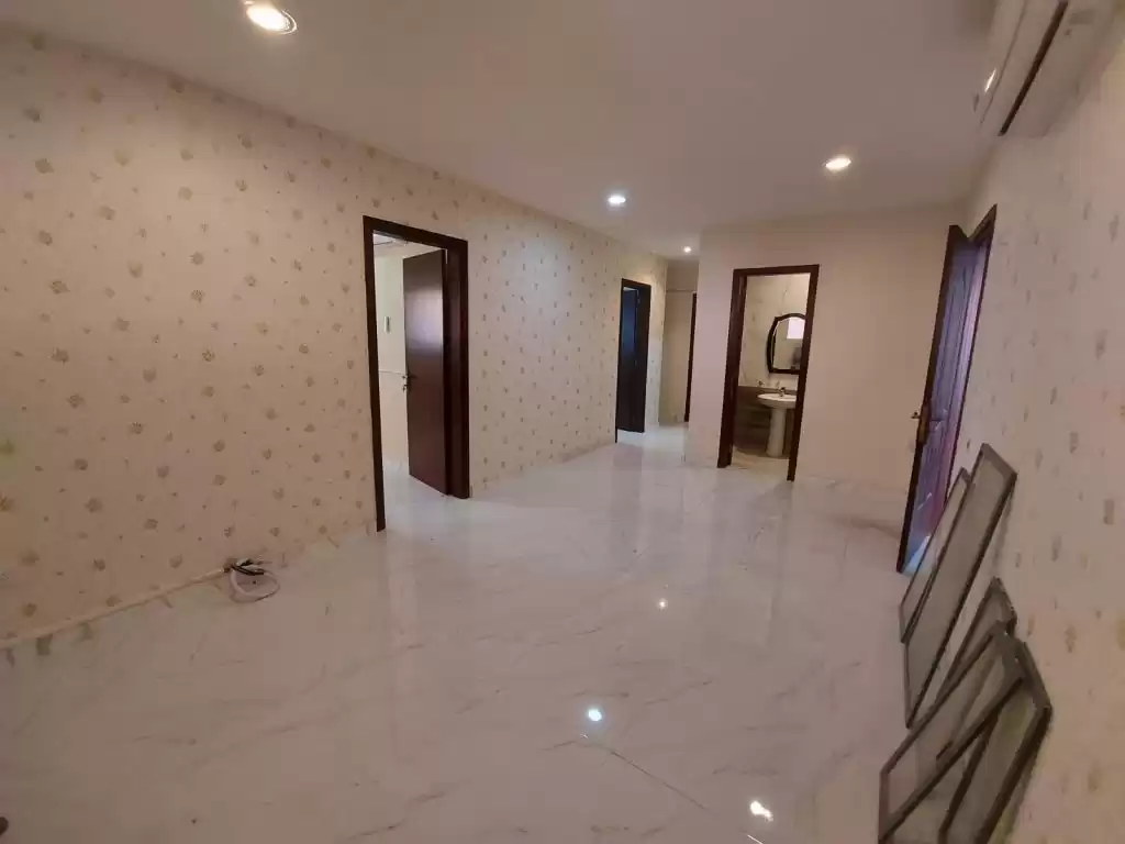 yerleşim Hazır Mülk 2 yatak odası U/F Apartman  kiralık içinde Doha #17037 - 1  image 