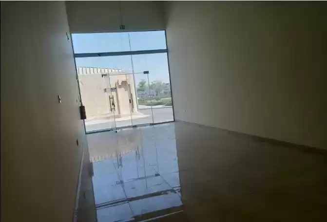 تجاري عقار جاهز غير مفروش متجر  للإيجار في السد , الدوحة #17052 - 1  صورة 