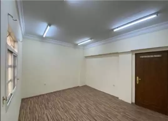 Residential Ready Property 3 Bedrooms U/F Apartment  for rent in Al Sadd , Doha #17079 - 1  image 