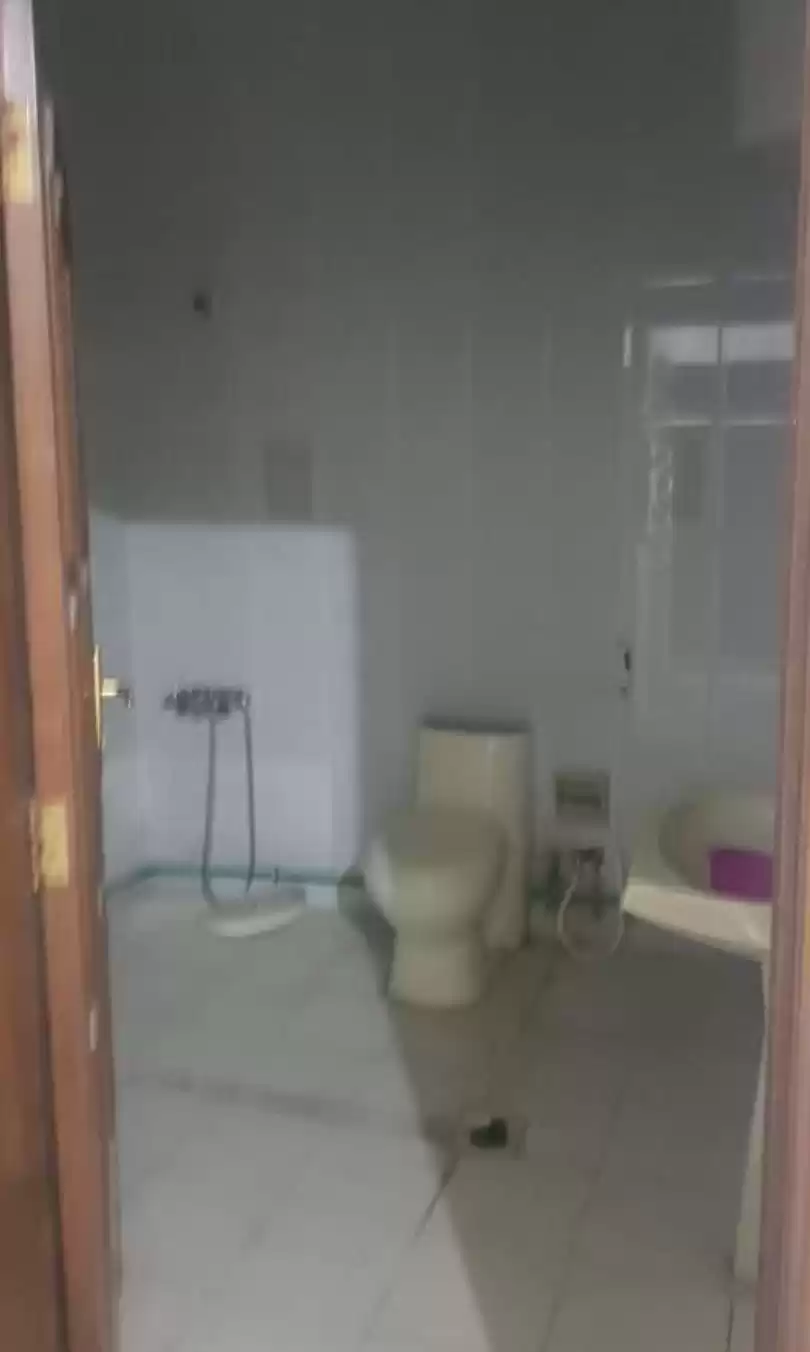 住宅 就绪物业 1 间卧室 U/F 公寓  出租 在 萨德 , 多哈 #17083 - 1  image 