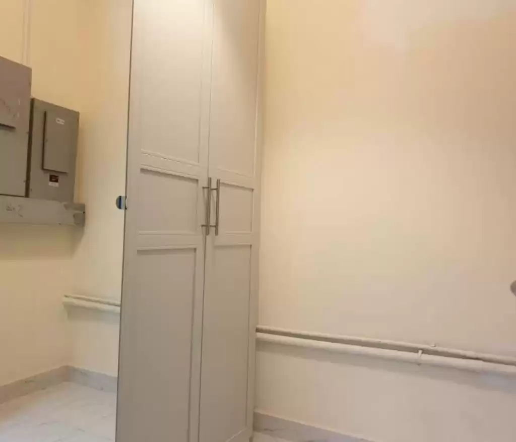 Жилой Готовая недвижимость 1 спальня Ж/Ж Квартира  в аренду в Доха #17139 - 1  image 
