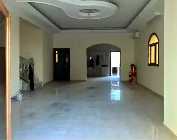 Wohn Klaar eigendom 6 Schlafzimmer U/F Alleinstehende Villa  zu vermieten in Doha #17245 - 1  image 