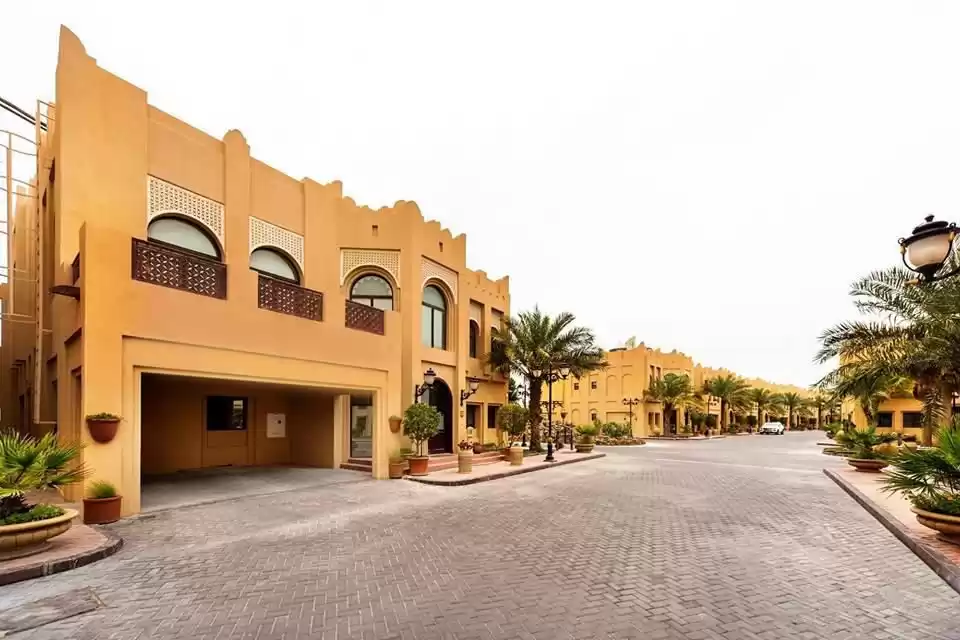 Residencial Listo Propiedad 5 habitaciones S / F Villa en Compound  alquiler en al-sad , Doha #17272 - 1  image 