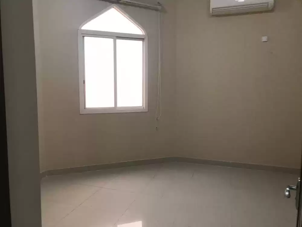سكني عقار جاهز 7+ غرف  نصف مفروش مبنى  للإيجار في السد , الدوحة #17432 - 1  صورة 