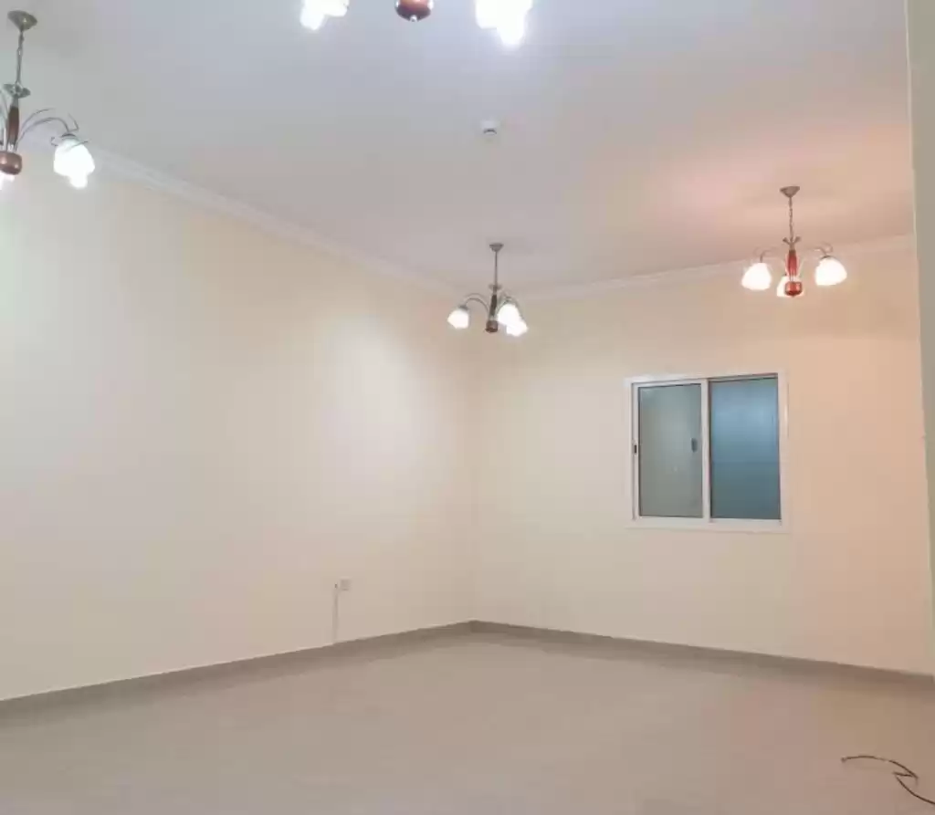 Wohn Klaar eigendom 2 Schlafzimmer U/F Wohnung  zu vermieten in Al Sadd , Doha #17475 - 1  image 