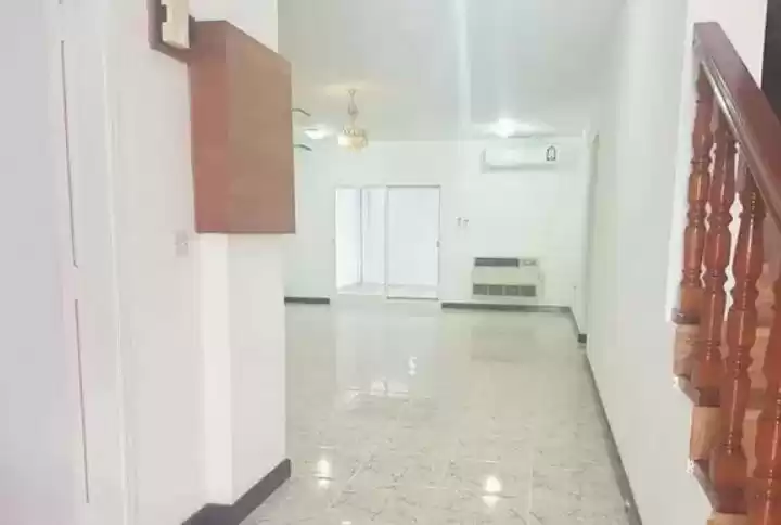 住宅 就绪物业 3+女仆卧室 楼/楼 平房  出租 在 萨德 , 多哈 #17608 - 1  image 