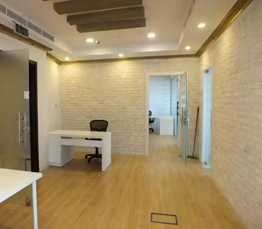 商业的 就绪物业 楼/楼 办公室  出售 在 萨德 , 多哈 #17645 - 1  image 