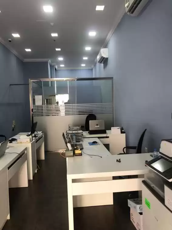 Commercial Propriété prête F / F Bureau  à vendre au Doha #17657 - 1  image 
