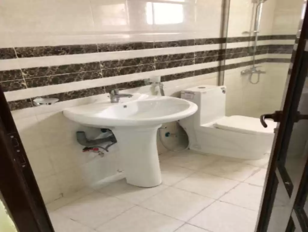 Résidentiel Propriété prête 1 chambre U / f Appartement  a louer au Doha #17774 - 1  image 
