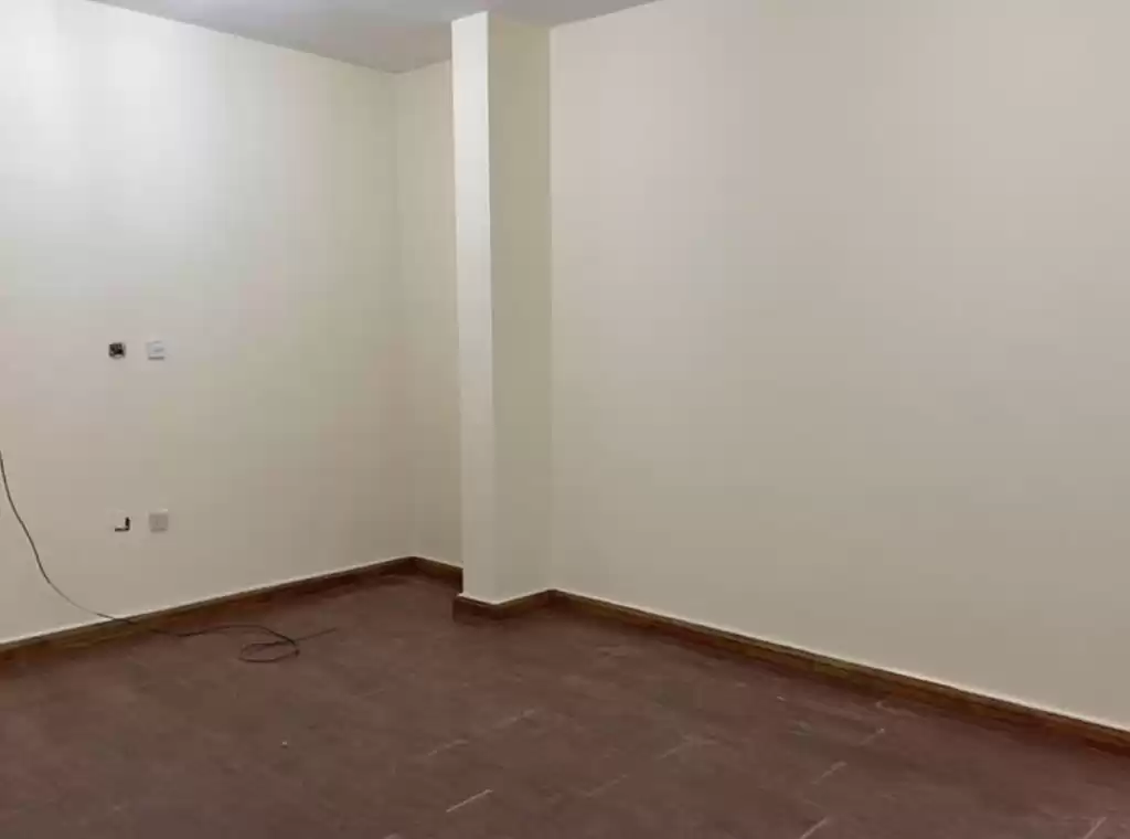 Residential Ready Property 3 Bedrooms U/F Apartment  for rent in Doha #17796 - 1  image 