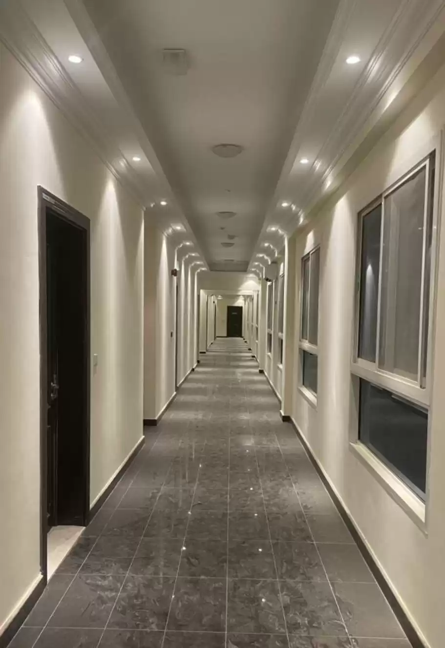 yerleşim Hazır Mülk 2 yatak odası U/F Apartman  kiralık içinde Doha #17807 - 1  image 