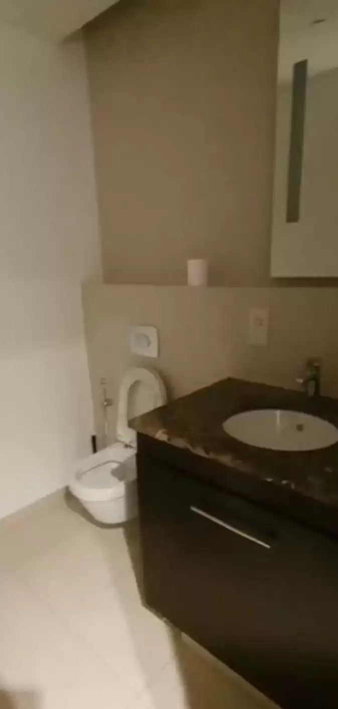 Residential Ready Property 1 Bedroom S/F Apartment  for rent in Doha #17812 - 1  image 