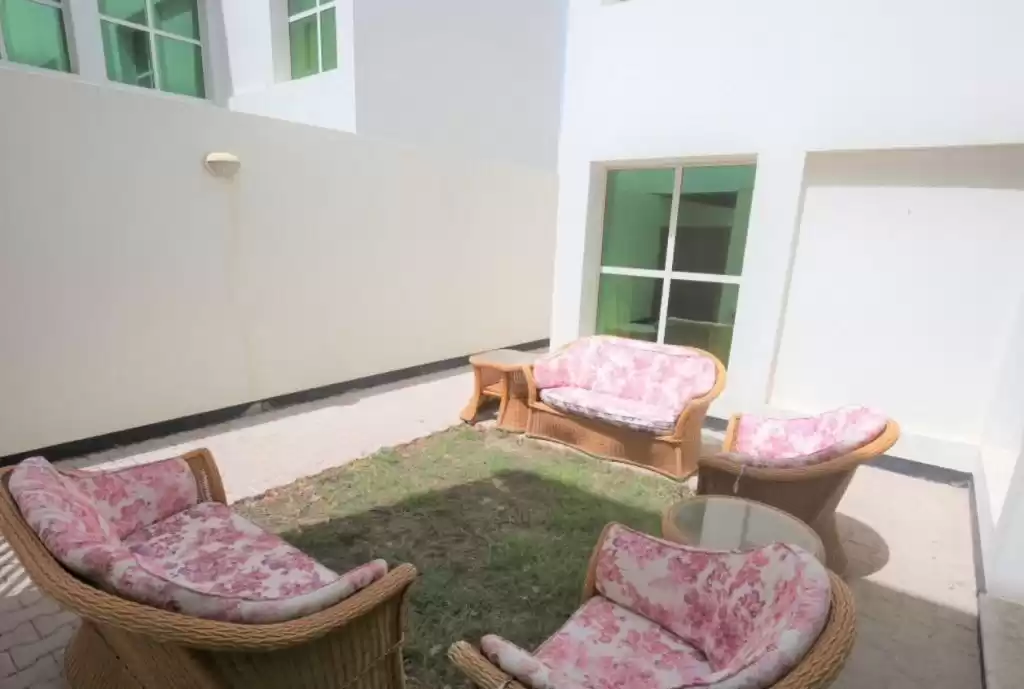 yerleşim Hazır Mülk 3 yatak odası U/F Apartman  kiralık içinde Al Sadd , Doha #17824 - 1  image 