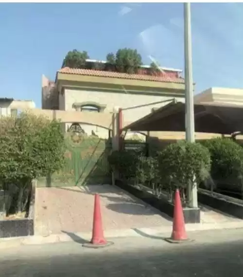 Wohn Klaar eigendom 7+ Schlafzimmer U/F Alleinstehende Villa  zu verkaufen in Doha #17924 - 1  image 