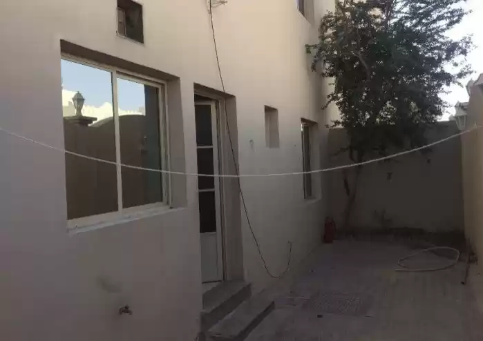 مسکونی املاک آماده 4 اتاق خواب U/F ویلا در مجتمع  برای اجاره که در السد , دوحه #18013 - 1  image 