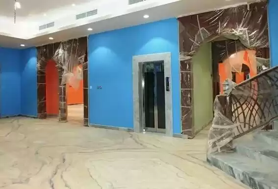 yerleşim Hazır Mülk 7+ Yatak Odası S/F Müstakil Villa  satılık içinde Al Sadd , Doha #18033 - 1  image 