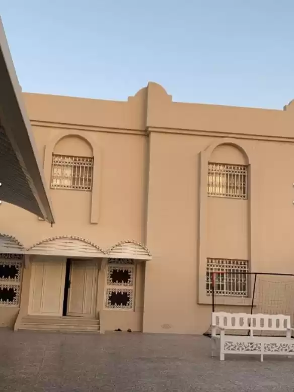 سكني عقار جاهز 7 غرف  غير مفروش فيلا  للبيع في الدوحة #18062 - 1  صورة 