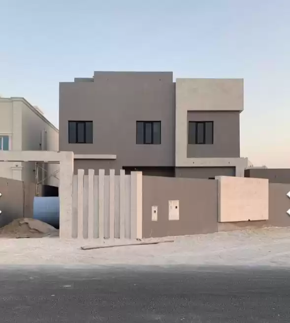 سكني عقار جاهز 5 غرف  غير مفروش فيلا  للبيع في الدوحة #18083 - 1  صورة 