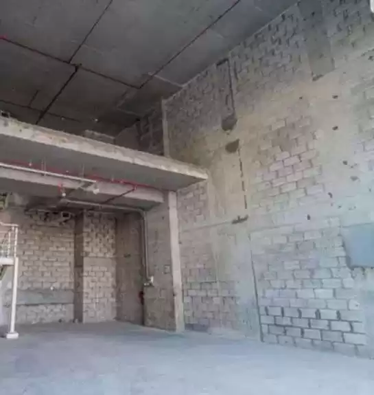 Commercial Shell & Core U / f Boutique  a louer au Al-Sadd , Doha #18178 - 1  image 