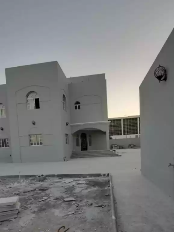 Residential Ready Property 5 Bedrooms U/F Standalone Villa  for sale in Doha #18246 - 1  image 