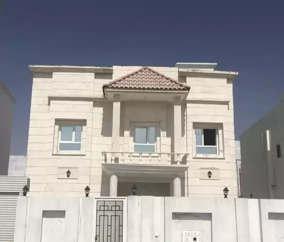 سكني عقار جاهز 7 غرف  غير مفروش فيلا في مجمع  للبيع في الدوحة #18249 - 1  صورة 