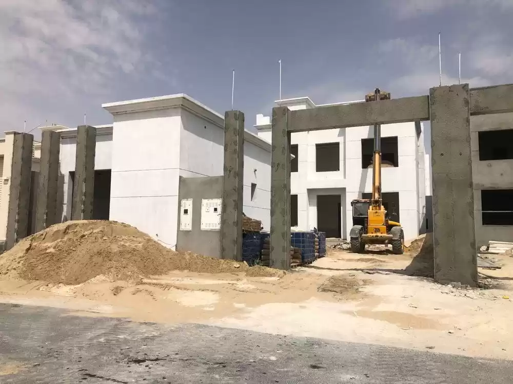 Residencial Listo Propiedad 7+ habitaciones U / F Villa Standerlone  venta en Doha #18390 - 1  image 