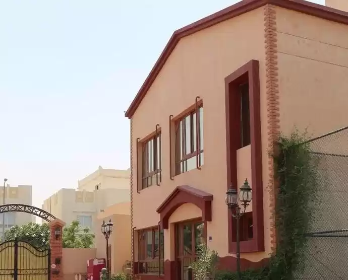 سكني عقار جاهز 3 غرف  نصف مفروش فيلا في مجمع  للإيجار في السد , الدوحة #18397 - 1  صورة 