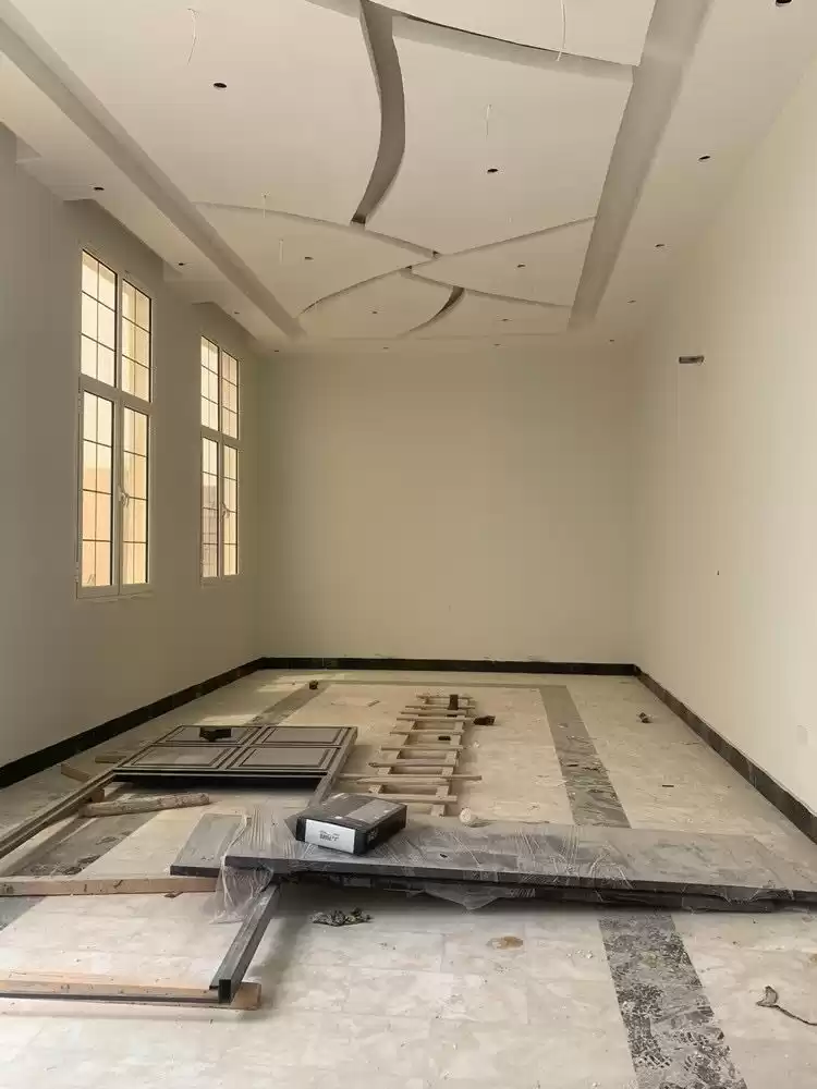 Residencial Listo Propiedad 7 habitaciones U / F Villa Standerlone  venta en Doha #18420 - 1  image 