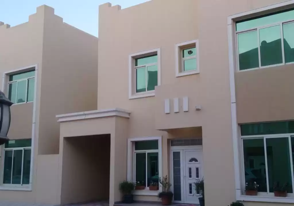 yerleşim Hazır Mülk 6 Yatak Odası U/F Site İçinde Villa  kiralık içinde Al Sadd , Doha #18514 - 1  image 
