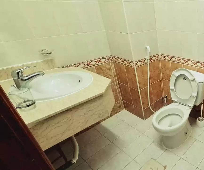 Жилой Готовая недвижимость 2 спальни Ж/Ж Квартира  в аренду в Аль-Садд , Доха #18537 - 1  image 