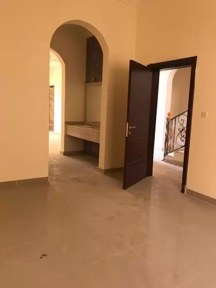 Wohn Klaar eigendom 7+ Schlafzimmer U/F Alleinstehende Villa  zu verkaufen in Al Sadd , Doha #18582 - 1  image 