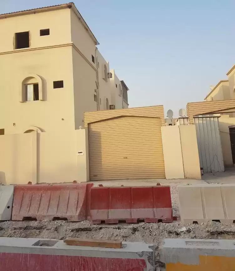 yerleşim Hazır Mülk 2 yatak odası U/F Apartman  kiralık içinde Al Sadd , Doha #18607 - 1  image 
