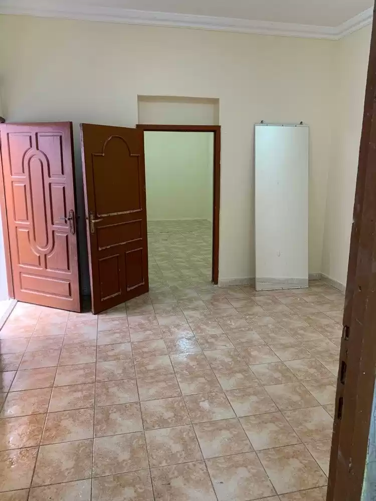 Wohn Klaar eigendom 1 Schlafzimmer U/F Wohnung  zu vermieten in Doha #18611 - 1  image 